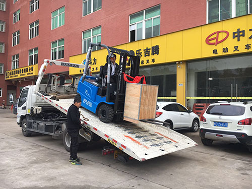 廈門電動(dòng)叉車公司，銷售比亞迪電動(dòng)叉車2.5噸一臺(tái)